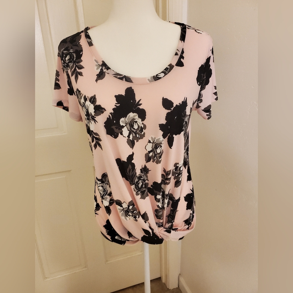 Candie's Pink and Black Floral Short Sleeve Top